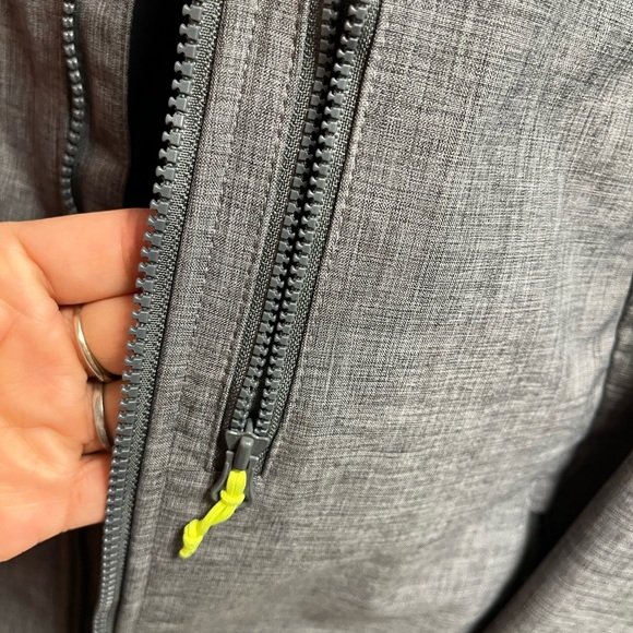 Helly Hansen wind and rainproof jacket. - Picture 5 of 8